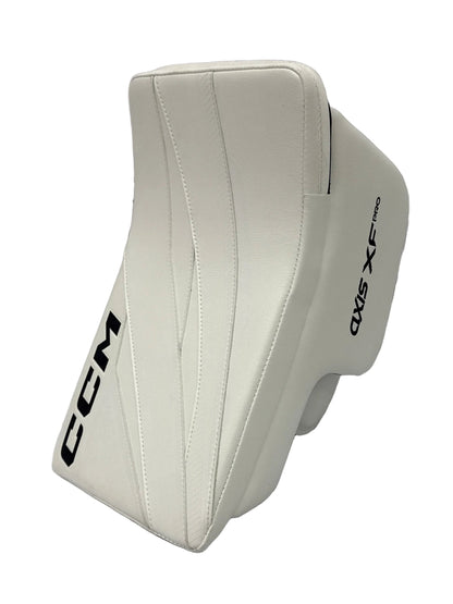 CCM AXIS XF TOTAL CUSTOM PRO SR. Blocker